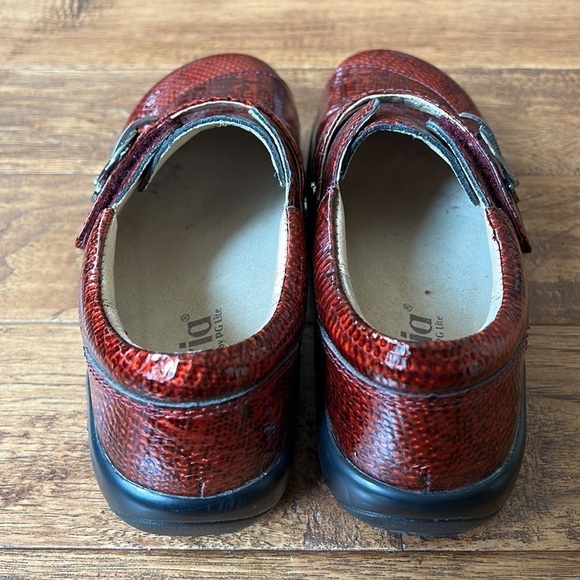 Alegria Khloe PRO Garnet Snake Patent Leather Comfort Nursing Clog Size 35 - Picture 11 of 15